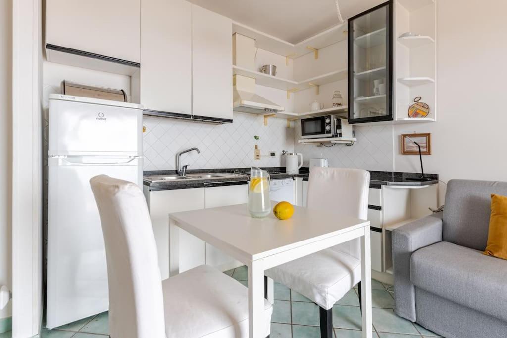 Thekeystudio, La Casa Del Mare Azzurro With Seaview เวนติมิญา ภายนอก รูปภาพ